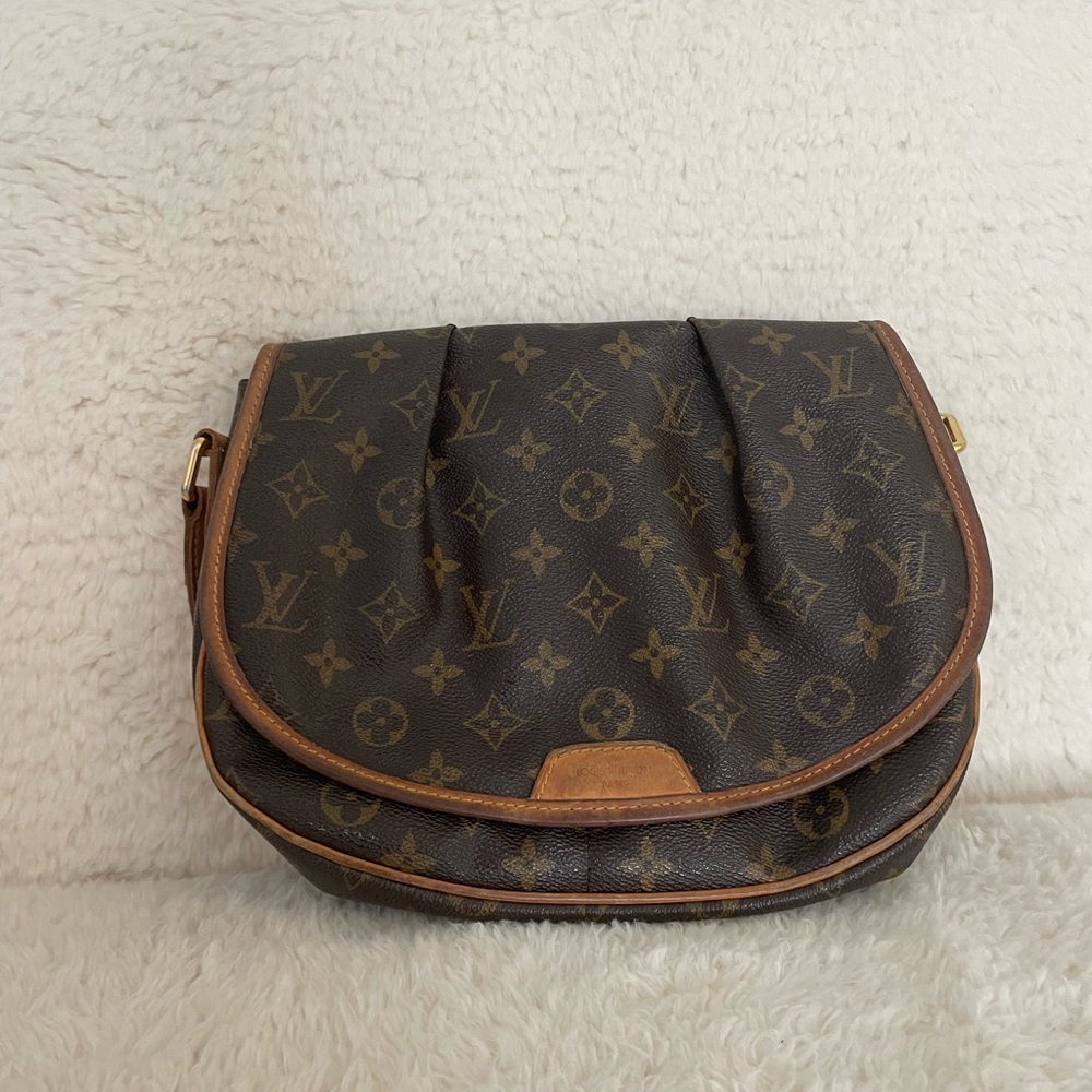 AUTHENTIC Louis Vuitton Menilontant Leather Crossbody Bag